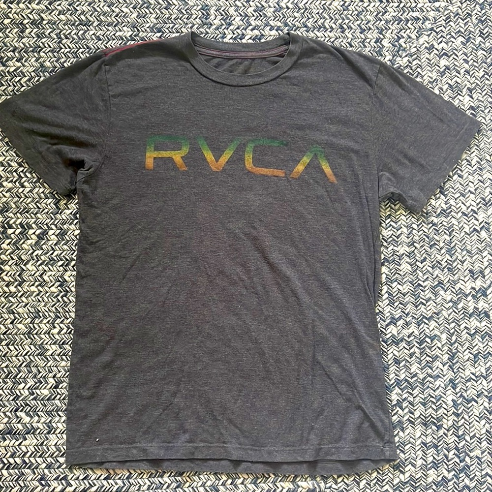 MENS RVCA LARGE shirt. Rasta colors. Surf. Skate.